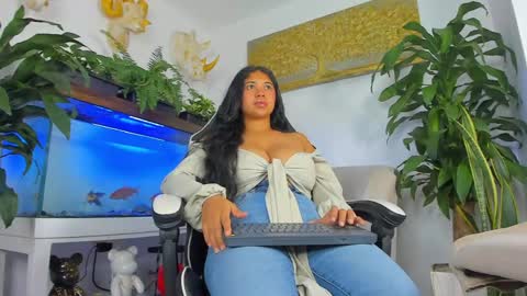 lia_lovelly online show from 04.14.26