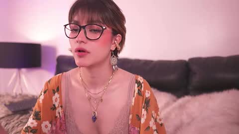 Snapshot of lia_mackenzie chatting on 11.24.25 liaa online show from 11.24.25