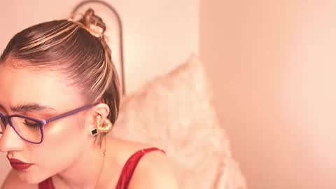 Snapshot of lia_mackenzie chatting on 02.14.26 liaa online show from 02.14.26