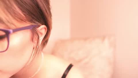 Snapshot of lia_mackenzie chatting on 02.18.26 liaa online show from 02.18.26