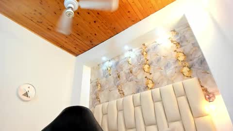 lia_mariana online show from 12.16.25