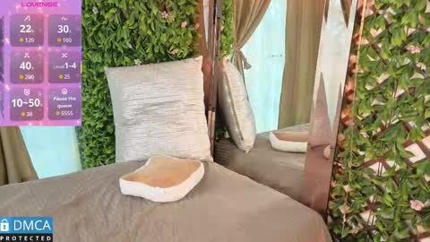 lia summer1 online show from 10.13.25