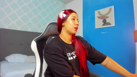 Snapshot of lia_violetta chatting on 12.15.25 lia_violetta online show from 12.15.25