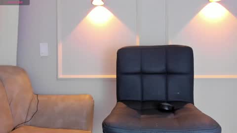 Snapshot of lia_walton__ chatting on 12.19.24 liz walton online show from 12.19.24