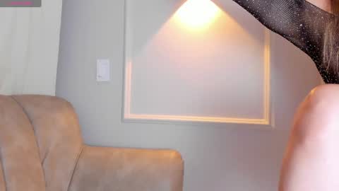 Snapshot of lia_walton__ chatting on 01.18.25 liz walton online show from 01.18.25