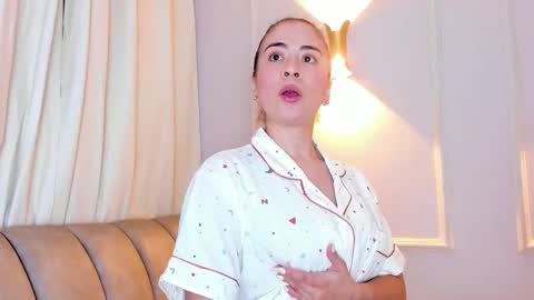 Snapshot of lia_walton__ chatting on 10.14.25 liz walton online show from 10.14.25