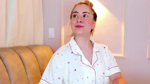 Snapshot of lia_walton__ chatting on 11.20.25 liz walton online show from 11.20.25