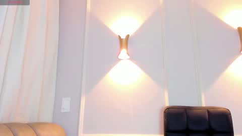 Snapshot of lia_walton__ chatting on 12.02.25 liz walton online show from 12.02.25