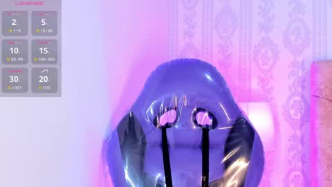 Snapshot of liaa_18 chatting on 04.22.26 Liaa online show from 04.22.26