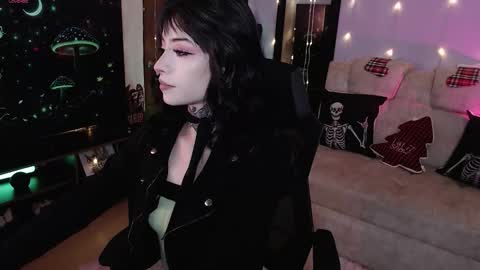 Snapshot of liaa_rodriguezz chatting on 12.14.25 Liaa online show from 12.14.25