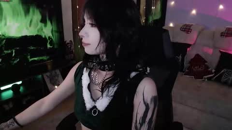 Snapshot of liaa_rodriguezz chatting on 12.17.25 Liaa online show from 12.17.25