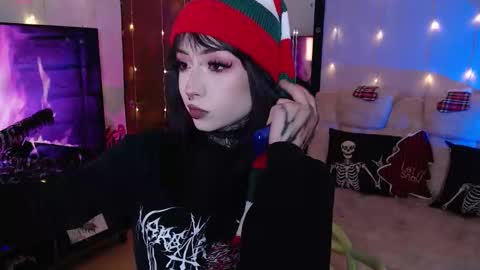 Snapshot of liaa_rodriguezz chatting on 12.20.25 Liaa online show from 12.20.25