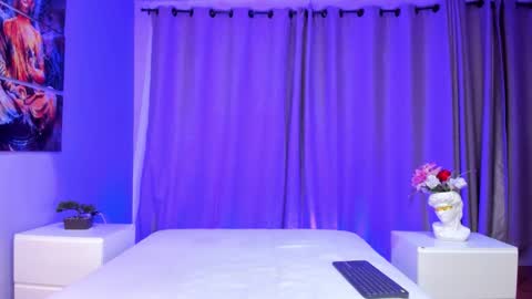 Snapshot of liaa_taylor1 chatting on 12.19.25 Lia online show from 12.19.25