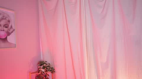 Lia  online show from 04.30.26
