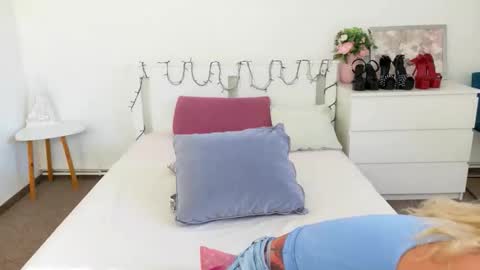 Lia online show from 04.27.26