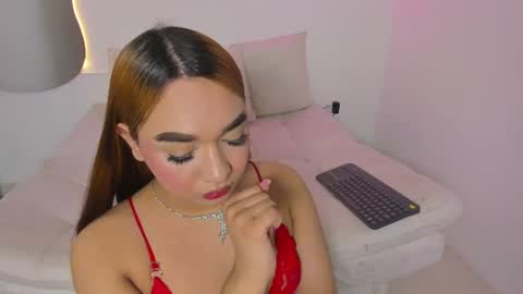 Snapshot of liacampbell__ chatting on 06.12.26 La online show from 06.12.26