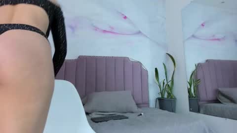 Snapshot of liaguzman chatting on 09.12.25 liaguzman online show from 09.12.25