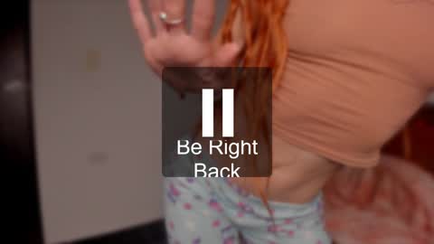 Snapshot of liahilton_ chatting on 01.11.25 lh6 9c online show from 01.11.25