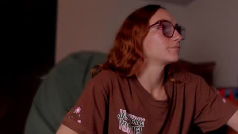 Snapshot of liahilton_ chatting on 02.17.25 lh6 9c online show from 02.17.25