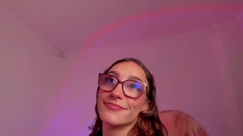 Snapshot of liahilton_ chatting on 09.18.25 lh6 9c online show from 09.18.25