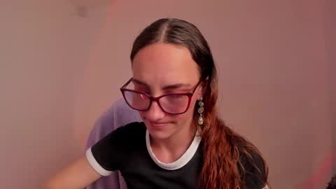 Snapshot of liahilton_ chatting on 10.10.25 lh6 9c online show from 10.10.25