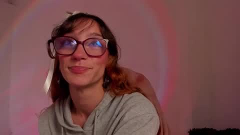 Snapshot of liahilton_ chatting on 12.04.25 lh6 9c online show from 12.04.25