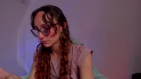 Snapshot of liahilton_ chatting on 12.16.25 lh6 9c online show from 12.16.25