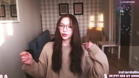 Snapshot of lialilia chatting on 12.19.24 lialilia online show from 12.19.24