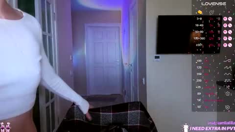 Snapshot of lialilia chatting on 10.29.25 lialilia online show from 10.29.25