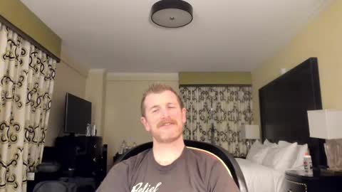 Snapshot of liam_1985 chatting on 02.08.25 Liam online show from 02.08.25