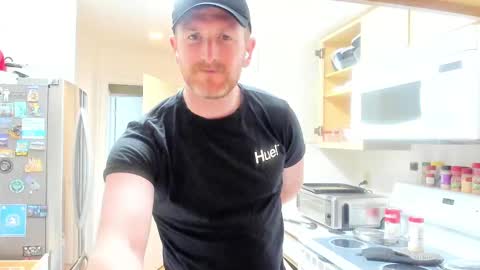 Snapshot of liam_1985 chatting on 02.26.25 Liam online show from 02.26.25