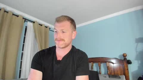 Snapshot of liam_1985 chatting on 10.11.25 Liam online show from 10.11.25