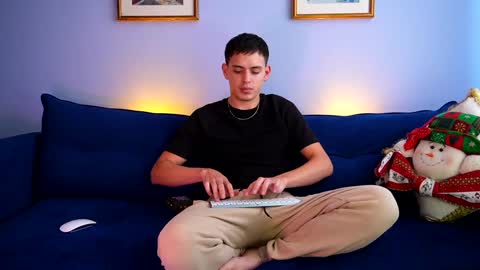 Snapshot of liam_enzho chatting on 12.01.24 Liam online show from 12.01.24