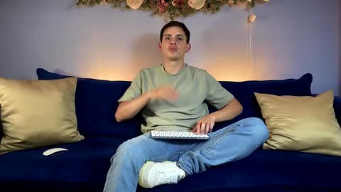 Snapshot of liam_enzho chatting on 12.31.24 Liam online show from 12.31.24