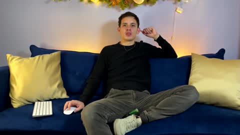 Snapshot of liam_enzho chatting on 01.07.25 Liam online show from 01.07.25