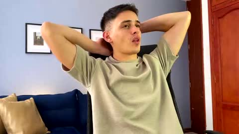 Snapshot of liam_enzho chatting on 03.04.25 Liam online show from 03.04.25