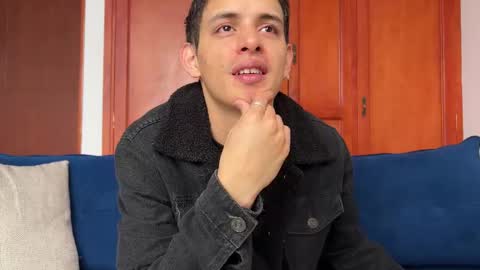 Snapshot of liam_enzho chatting on 11.10.25 Liam online show from 11.10.25