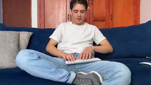 Snapshot of liam_enzho chatting on 12.05.25 Liam online show from 12.05.25