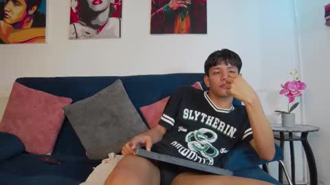 Snapshot of liam_sinclair chatting on 12.22.25 Liam online show from 12.22.25