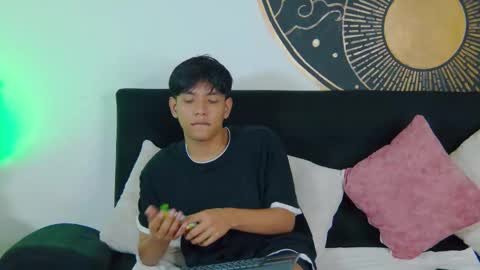 Snapshot of liam_sinclair chatting on 02.20.26 Liam online show from 02.20.26