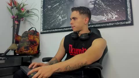 Snapshot of liam_walk chatting on 12.27.24 Liam online show from 12.27.24