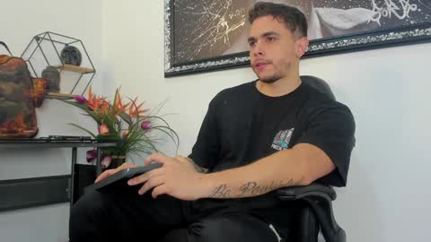 Snapshot of liam_walk chatting on 01.23.25 Liam online show from 01.23.25