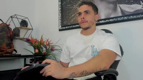 Snapshot of liam_walk chatting on 01.27.25 Liam online show from 01.27.25