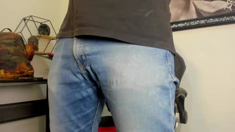 Snapshot of liam_walk chatting on 01.29.25 Liam online show from 01.29.25