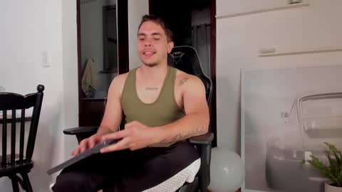 Snapshot of liam_walk chatting on 02.11.25 Liam online show from 02.11.25