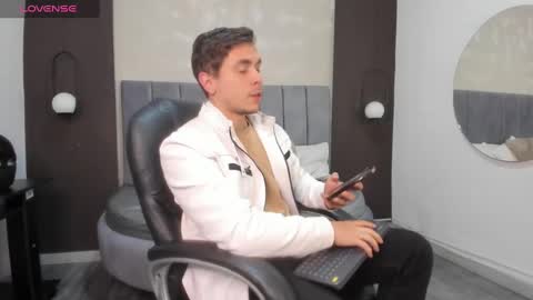 Snapshot of liam_walk chatting on 03.08.25 Liam online show from 03.08.25