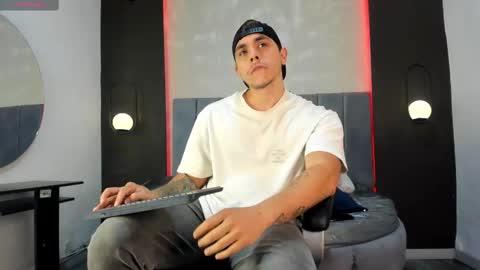 Snapshot of liam_walk chatting on 09.23.25 Liam online show from 09.23.25