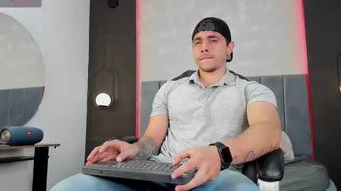 Snapshot of liam_walk chatting on 09.26.25 Liam online show from 09.26.25