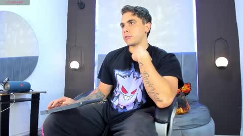 Snapshot of liam_walk chatting on 10.15.25 Liam online show from 10.15.25