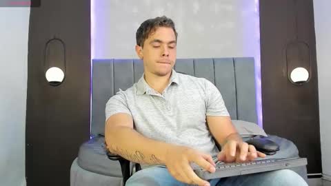 Snapshot of liam_walk chatting on 10.18.25 Liam online show from 10.18.25